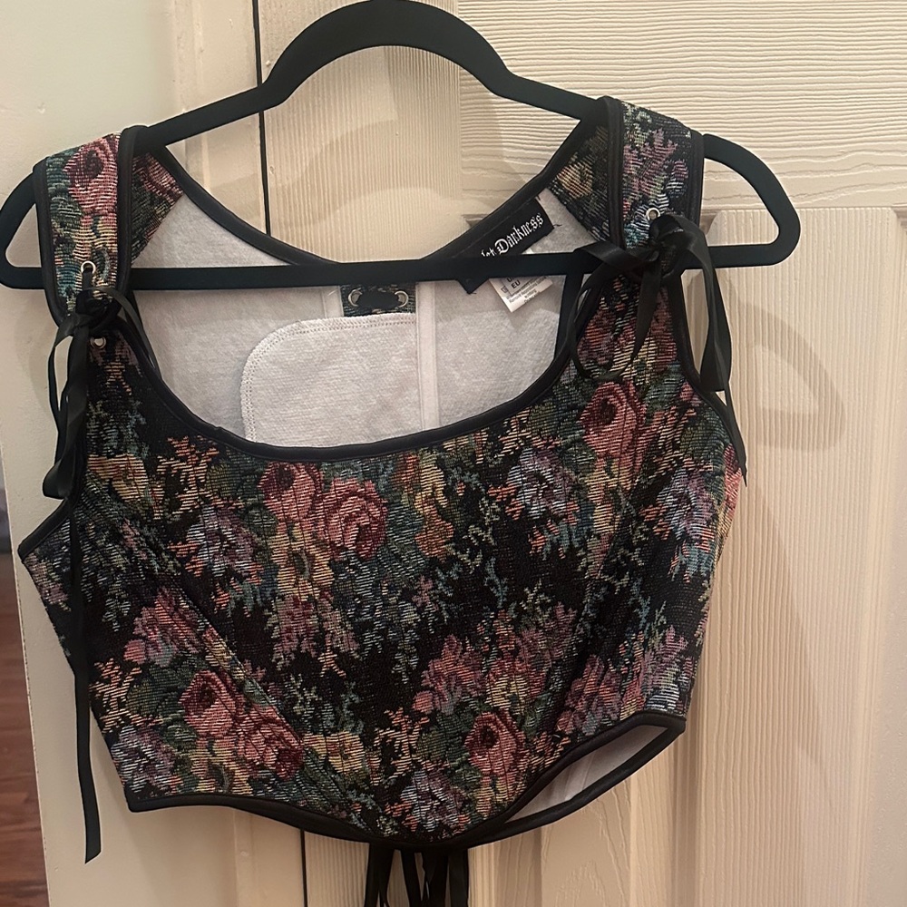 La Belle Elegant Black Floral Crop Top